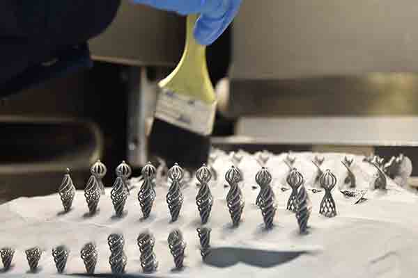 Brushing Ti powder away from 3D printed jewelry